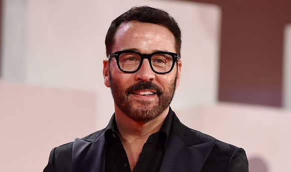 Jeremy Piven’s Contributions to Education and Scholarships post thumbnail image