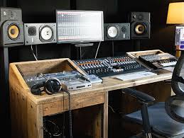 How to put together Your Music Studio Desk in Minutes post thumbnail image