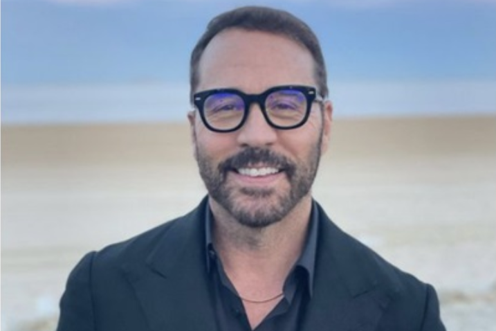 Jeremy Piven: From Entourage to the Spotlight of Hollywood post thumbnail image