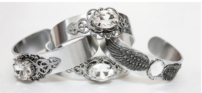 Eternal Enchantment: Unveiling the Secrets of Gothic Necklaces post thumbnail image
